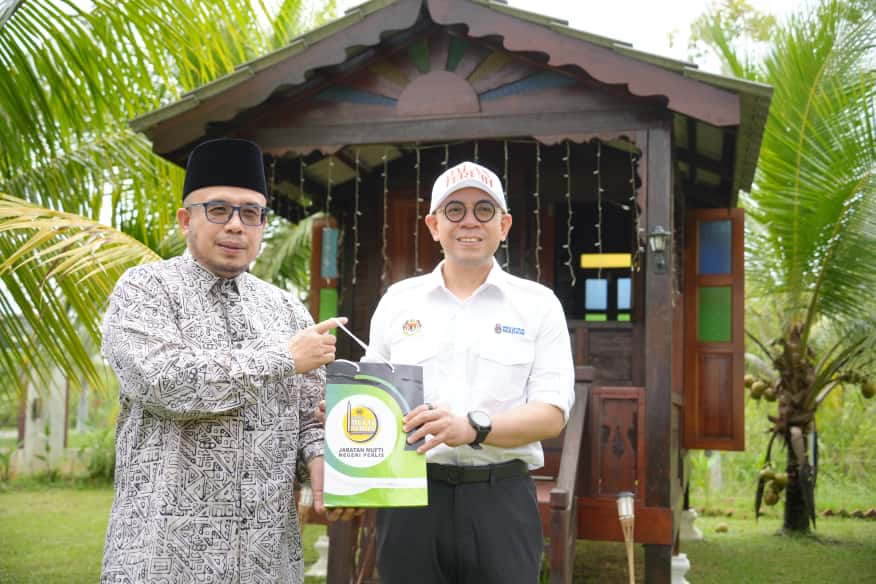 Kunjungan Hormat Menteri Sumber Manusia Ke Atas Mufti Negeri Perlis