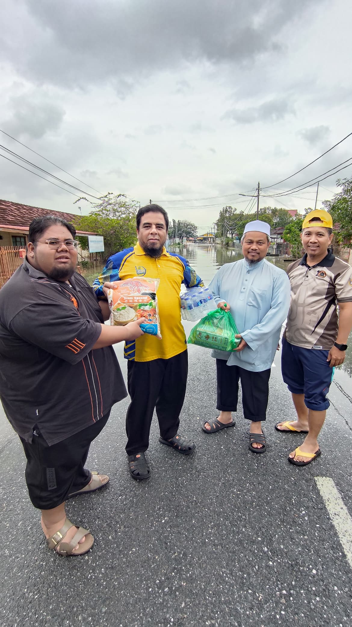 Jabatan Mufti Negeri Perlis Salurkan Sumbangan Banjir Kepada Kakitangan Terjejas
