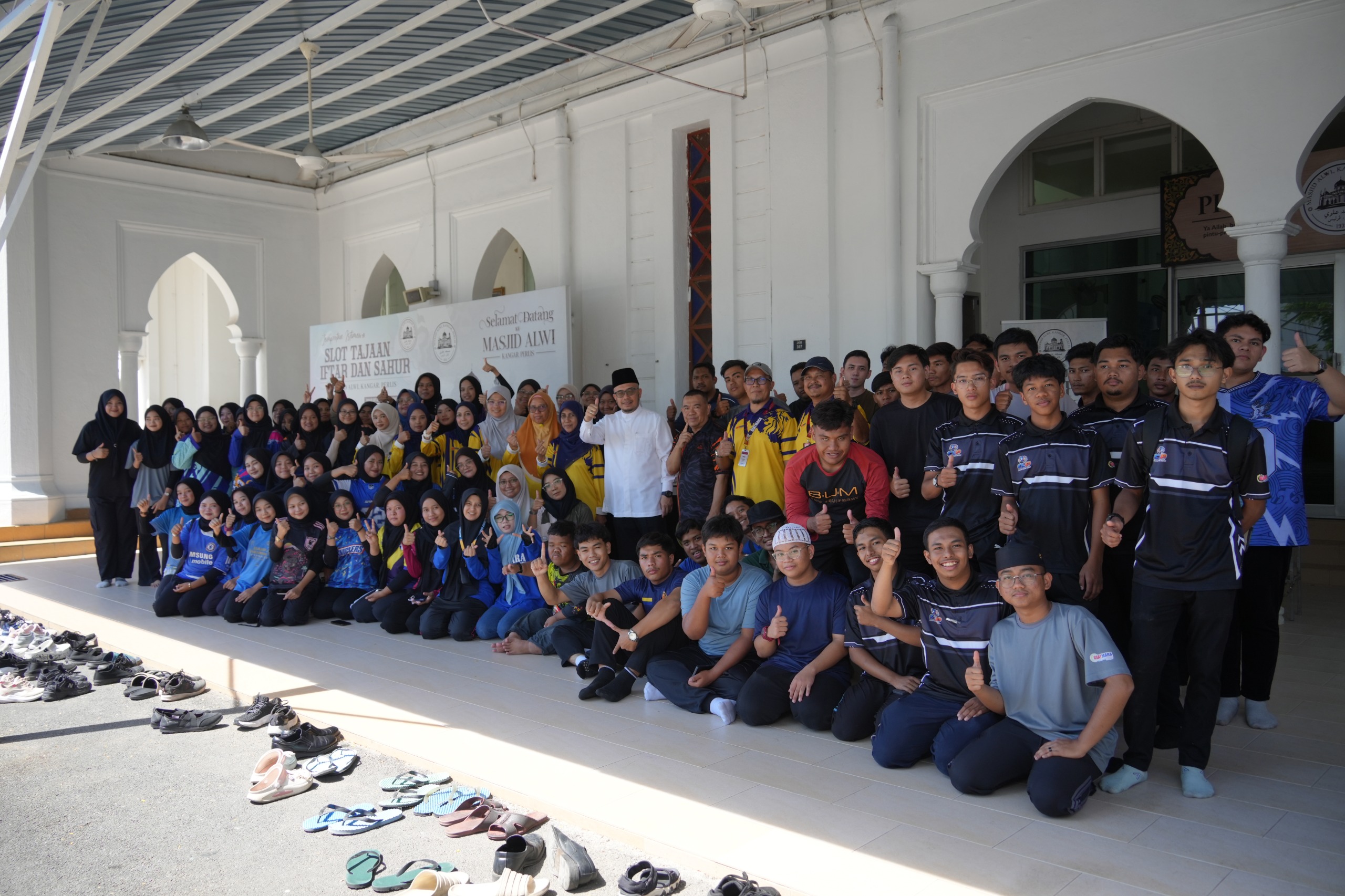 Mufti Negeri Perlis Ucap Terima Kasih Atas Gotong-Royong Giatmara Kangar Di Masjid Alwi